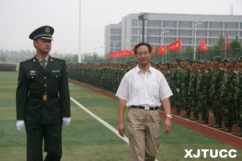 西安交通大学城市学院2012年学生军事训练总结表彰大会隆重召开