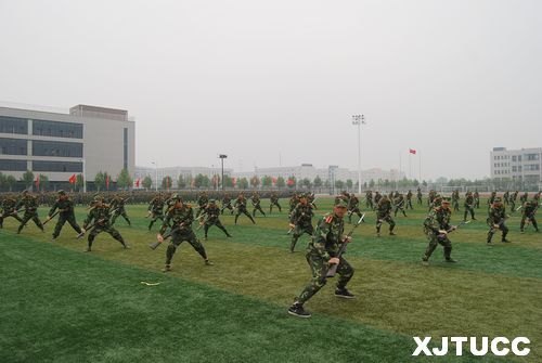 西安交通大学城市学院2012年学生军事训练总结表彰大会隆重召开