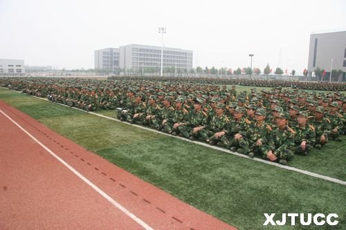 西安交通大学城市学院2012年学生军事训练总结表彰大会隆重召开
