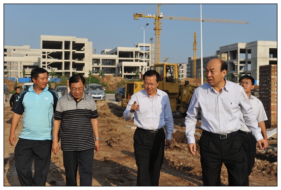 教育厅副厅长王李金来晋中学院新校区视察工作