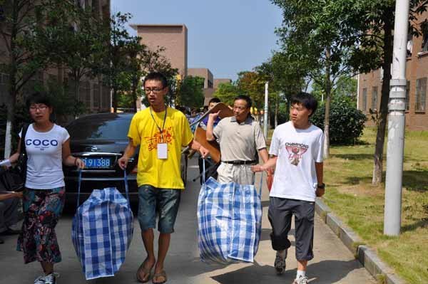 景德镇陶瓷学院喜迎2012级新生