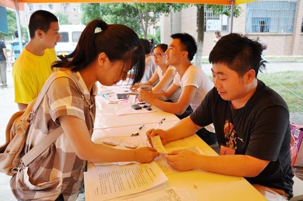 潘乐:连续4年担当迎新志愿者