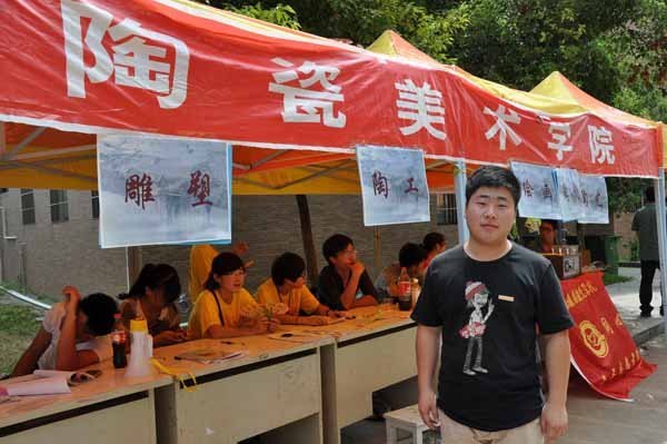 潘乐:连续4年担当迎新志愿者