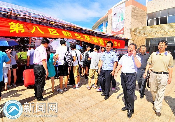 校党委书记田银华一行视察迎新动态