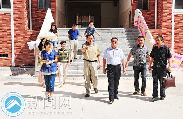 校党委书记田银华一行视察迎新动态