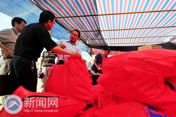 校党委书记田银华一行视察迎新动态