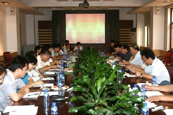 学校召开庆祝教师节新引进教师座谈会