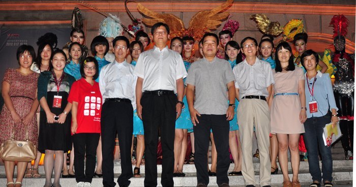 东华大学师生参演上海市庆祝教师节主题活动 “网络潮人”邱夷平教授展育人风采(图)