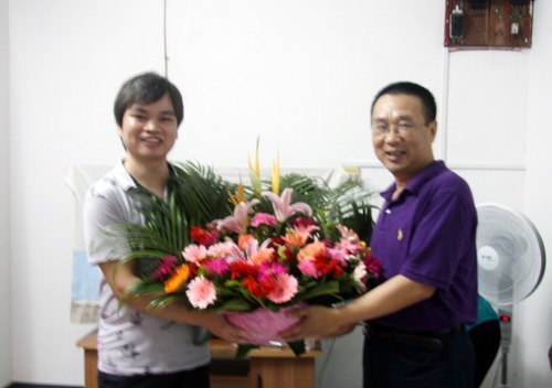 学校领导率队慰问教师代表