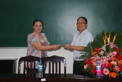 学校领导率队慰问教师代表