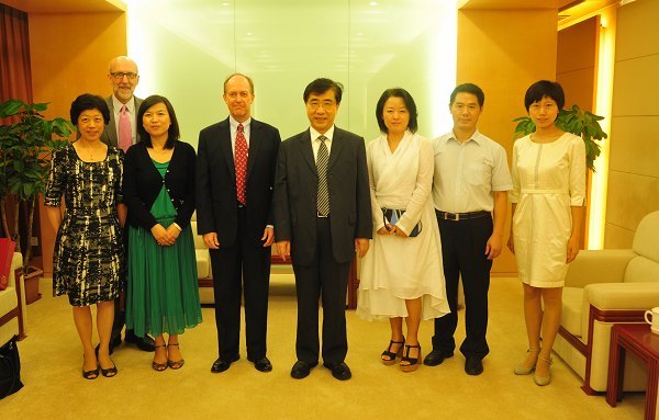 徐明稚校长会见美国驻上海总领事馆葛瑞风总领事一行