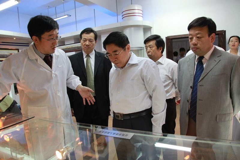 省委书记袁纯清教师节来校慰问并视察指导