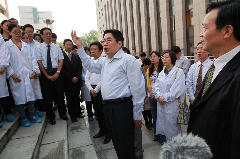 省委书记袁纯清教师节来校慰问并视察指导