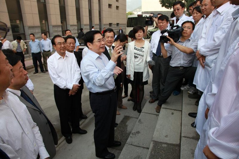 省委书记袁纯清教师节来校慰问并视察指导
