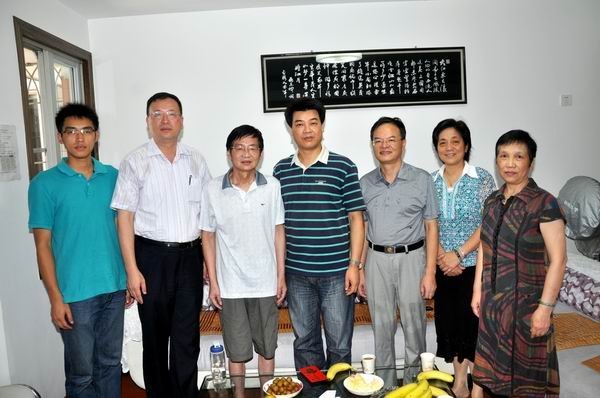 马国防等校领导专程看望老同志