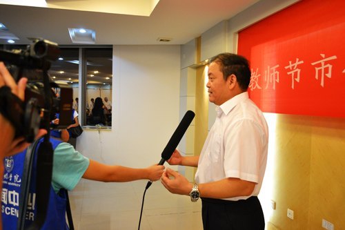 尊师重教 市委书记黄业斌莅临惠州学院慰问