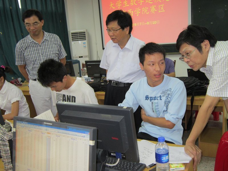 皖西学院校领导亲临全国大学生数学建模竞赛现场慰问指导