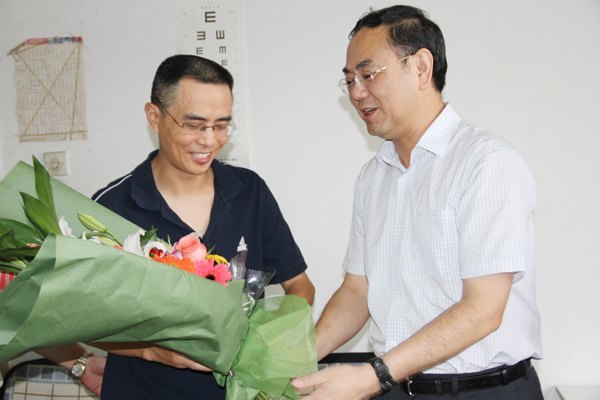 六安市领导在教师节慰问皖西学院教师