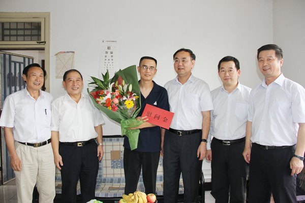 六安市领导在教师节慰问皖西学院教师