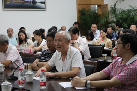 校领导与教师代表座谈 共庆第28个教师节