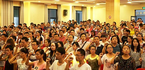 学校庆祝第28个教师节暨师德承诺活动大会召开