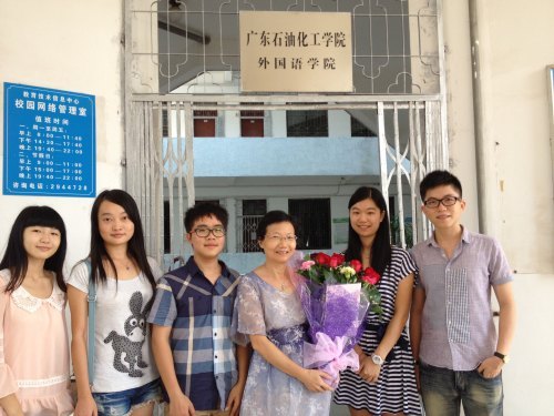 学校各级共青团、学生会组织以各种方式庆祝教师节