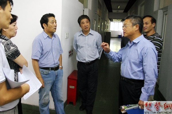 新学期校领导深入课堂教学检查