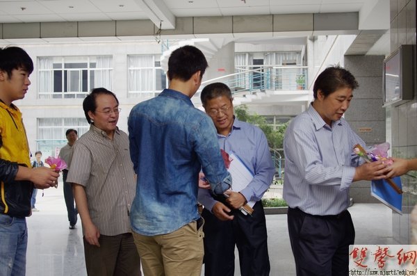 新学期校领导深入课堂教学检查