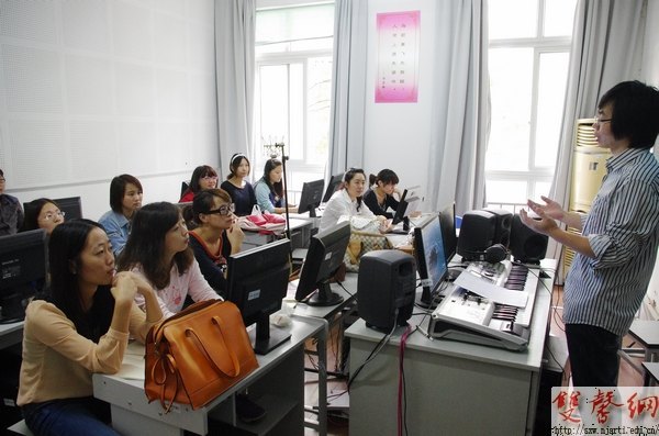 新学期校领导深入课堂教学检查