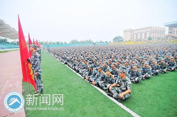 2012级新生开学典礼暨军训动员大会隆重举行