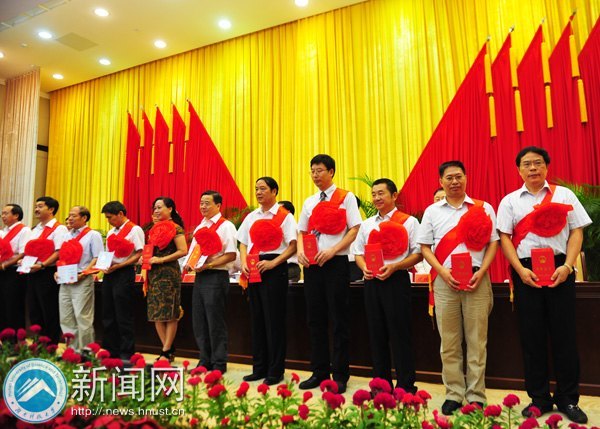 刘友金教授获“徐特立教育奖”荣誉称号
