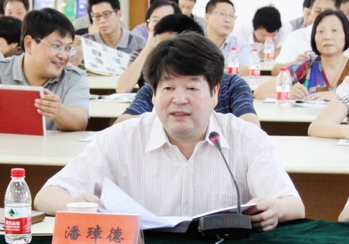 吴蔚荣市长来校调研慰问教职工