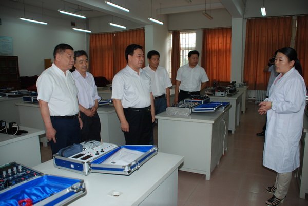 刘曙光走访慰问潍坊学院教师