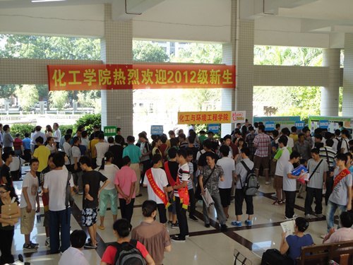 化工学院全力以赴做好迎新工作