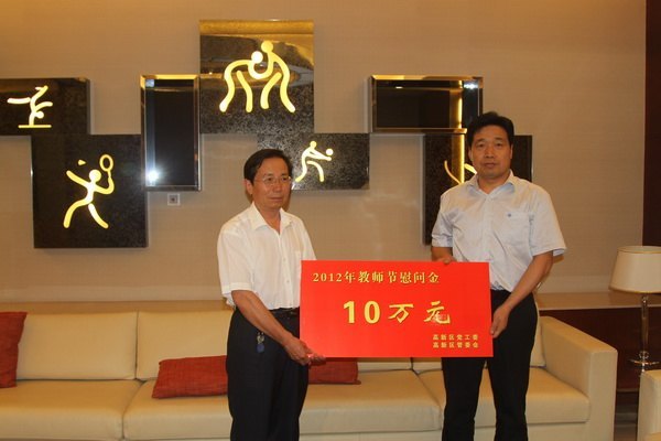 潍坊高新区管委会领导来校走访慰问