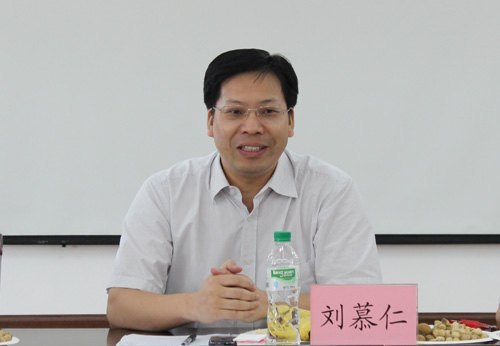 广西师范学院举行2012年新教师座谈会暨上岗宣誓仪式