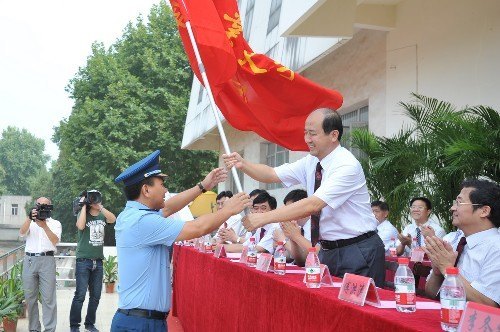 湖北工业大学举行2012年新生开学典礼暨军训动员大会