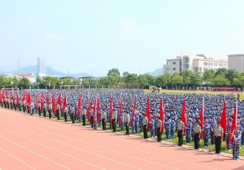 2012级新生开学典礼暨军训开训仪式隆重举行