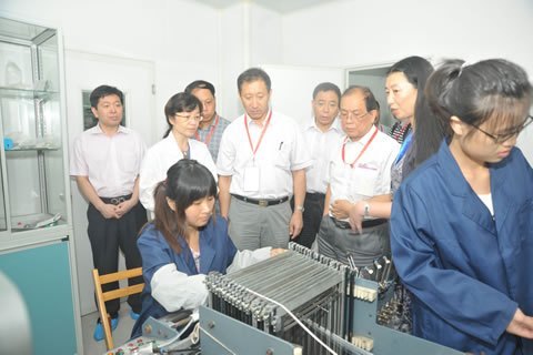 东华大学“纺织面料技术教育部重点实验室”接受教育部专家组评估