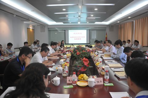 东华大学“纺织面料技术教育部重点实验室”接受教育部专家组评估