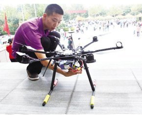 滨州学院学子设计研发六旋翼飞行器