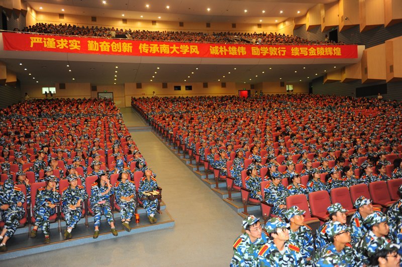 王殿祥院长为2012级新生做入学教育报告