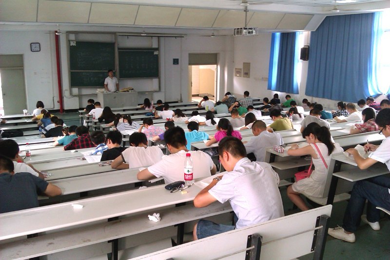 湖北工业大学举行2012级硕士研究生英语分级考试和入学教育