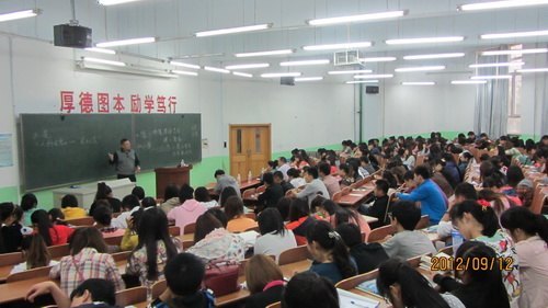 经济管理学院举办“仁义道德”讲座经济管理学院举办“仁义道德”讲座