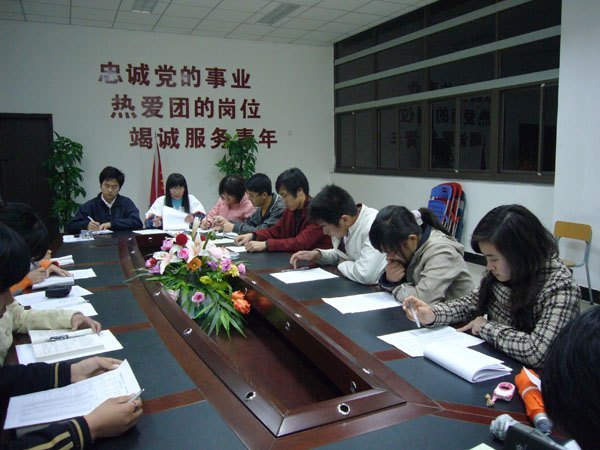 《江西教育》长篇通讯报道景德镇陶瓷学院思政工作