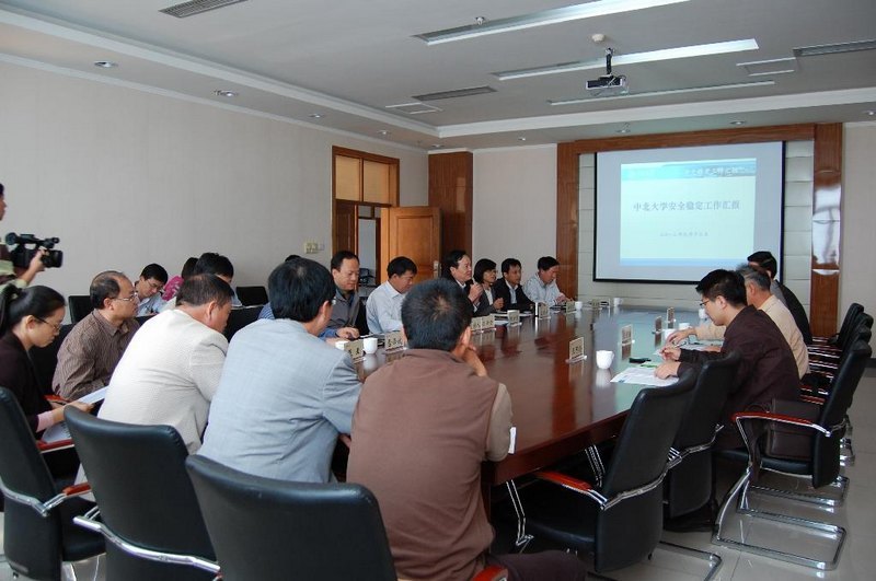 省高校安全稳定工作检查组来校检查工作