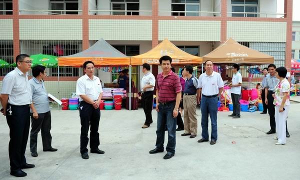 校领导检查指导迎新准备工作