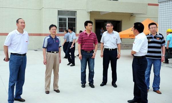校领导检查指导迎新准备工作