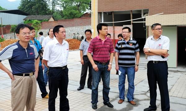 校领导检查指导迎新准备工作