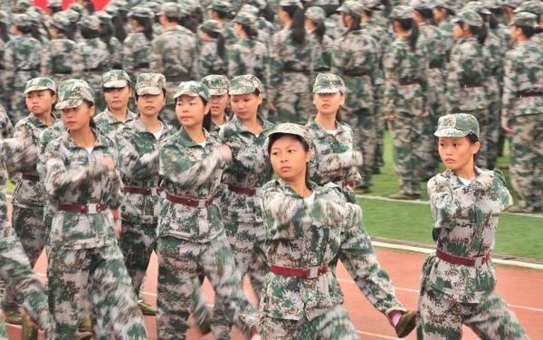2012级新生军训阅兵特写【组图】